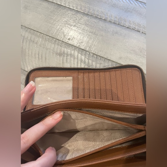 Michael Kors Brown monogram wallet - Picture 7 of 11